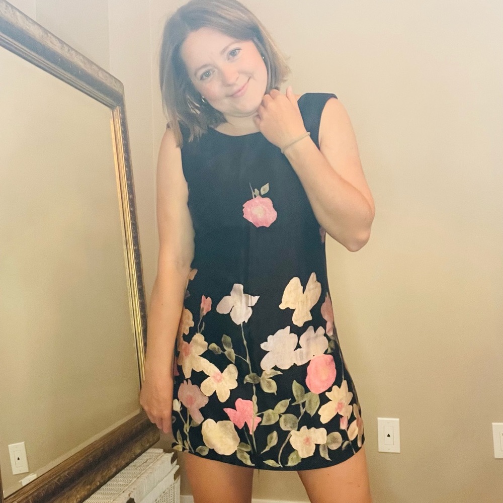 Black Floral Mini 

Size: 5/6